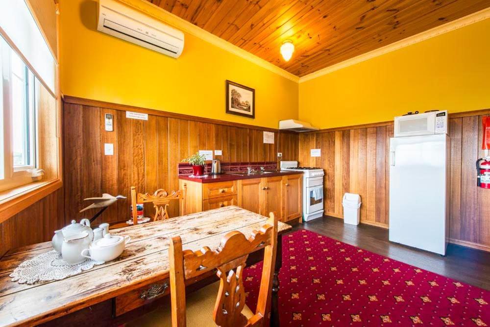 Touchwood Cottages Стенли Екстериор снимка